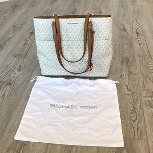 Michael Kors Bedford Vanilla Large Pocket Tote